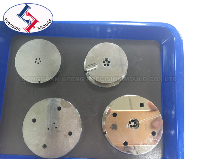 Mirror polished mold component for AMP precision plastic mould